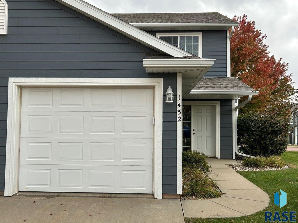 1432 Conifer Pl Place 32, Sioux Falls, SD 57107