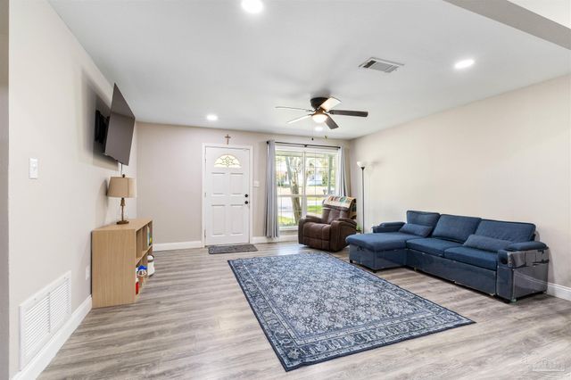 919 Blue Springs Dr, Pensacola, FL 32505