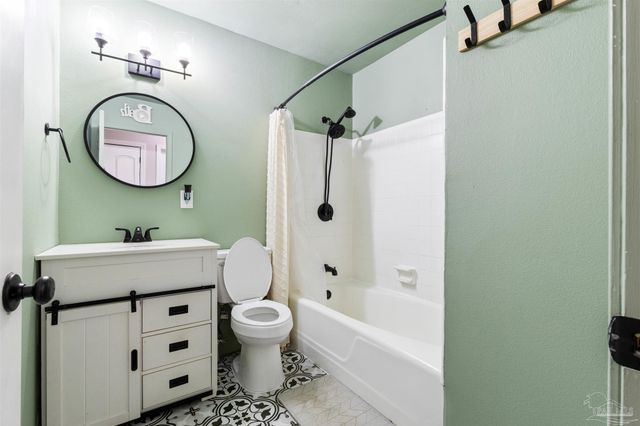 919 Blue Springs Dr, Pensacola, FL 32505