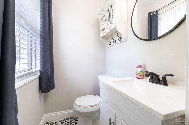 919 Blue Springs Dr, Pensacola, FL 32505