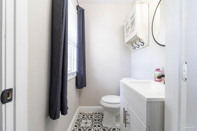 919 Blue Springs Dr, Pensacola, FL 32505