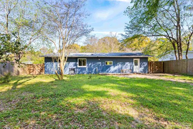 919 Blue Springs Dr, Pensacola, FL 32505