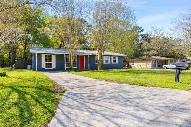919 Blue Springs Dr, Pensacola, FL 32505