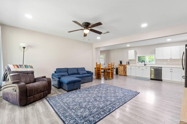 919 Blue Springs Dr, Pensacola, FL 32505