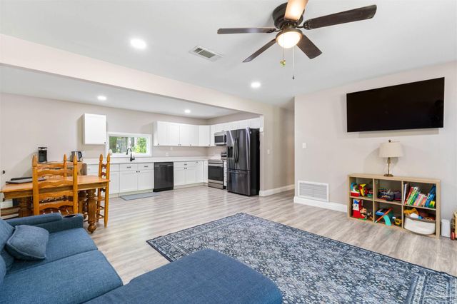 919 Blue Springs Dr, Pensacola, FL 32505