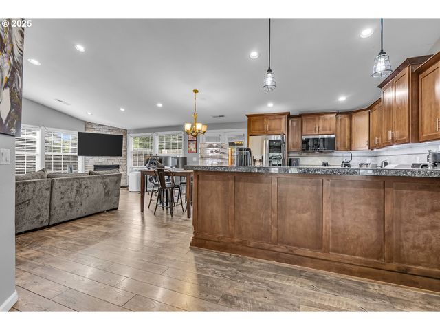 13802 Ne 33RD Cir, Vancouver, WA 98682
