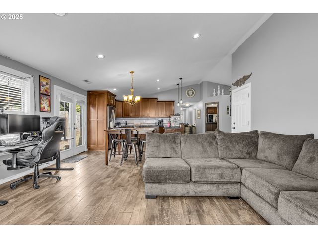 13802 Ne 33RD Cir, Vancouver, WA 98682