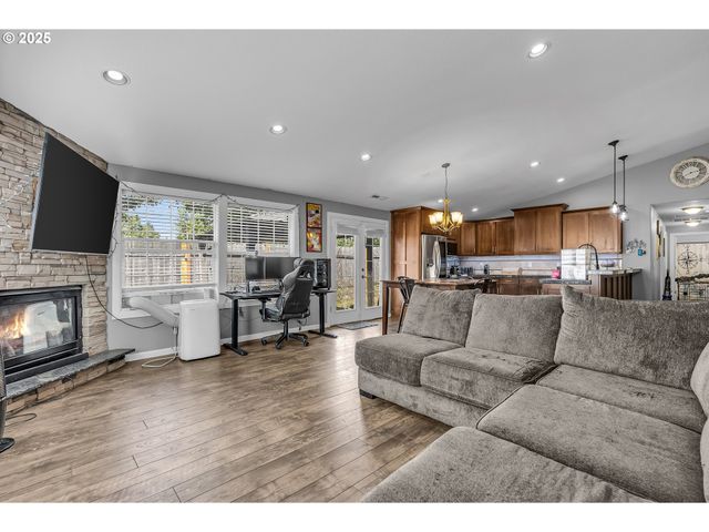 13802 Ne 33RD Cir, Vancouver, WA 98682
