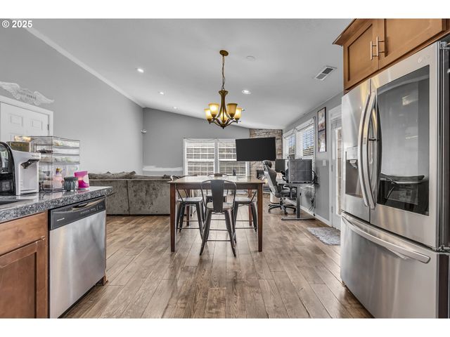 13802 Ne 33RD Cir, Vancouver, WA 98682