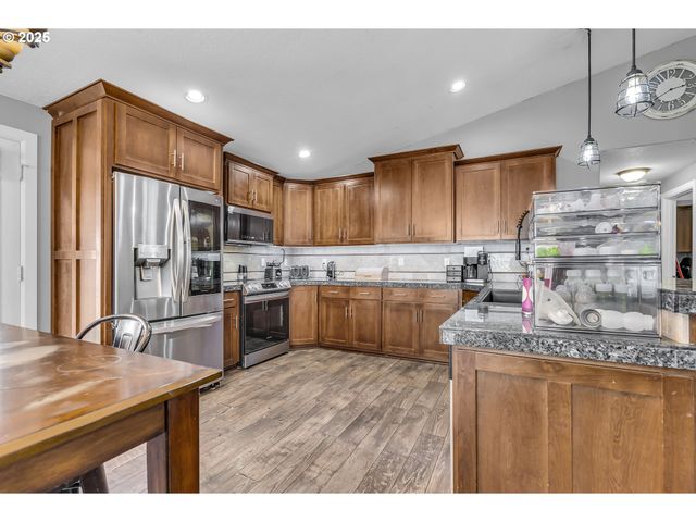 13802 Ne 33RD Cir, Vancouver, WA 98682