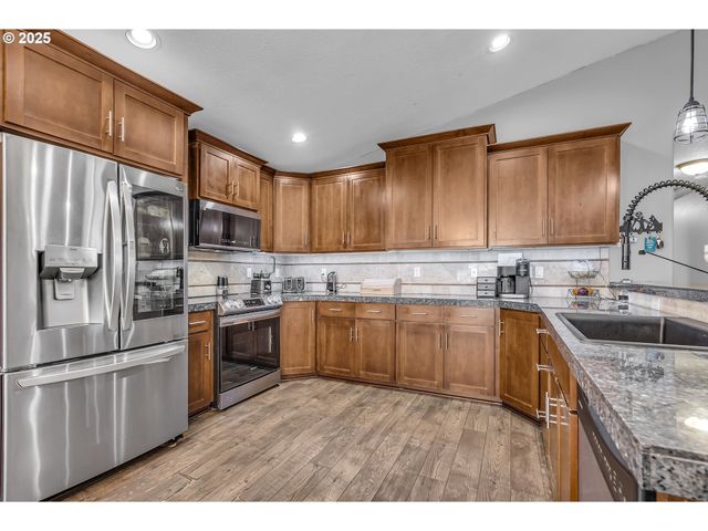 13802 Ne 33RD Cir, Vancouver, WA 98682