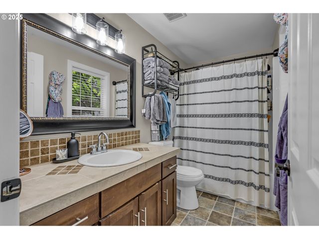 13802 Ne 33RD Cir, Vancouver, WA 98682