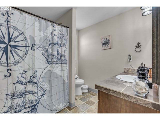 13802 Ne 33RD Cir, Vancouver, WA 98682