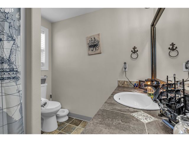 13802 Ne 33RD Cir, Vancouver, WA 98682
