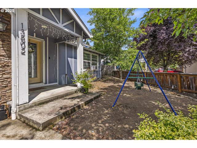 13802 Ne 33RD Cir, Vancouver, WA 98682