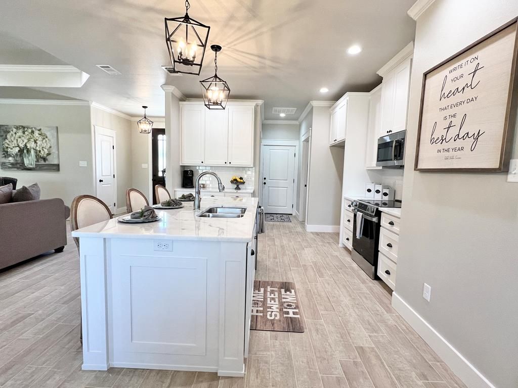 Image 10 of property listing at 1328 Stone Ledge Lane, San Angelo, TX 76904