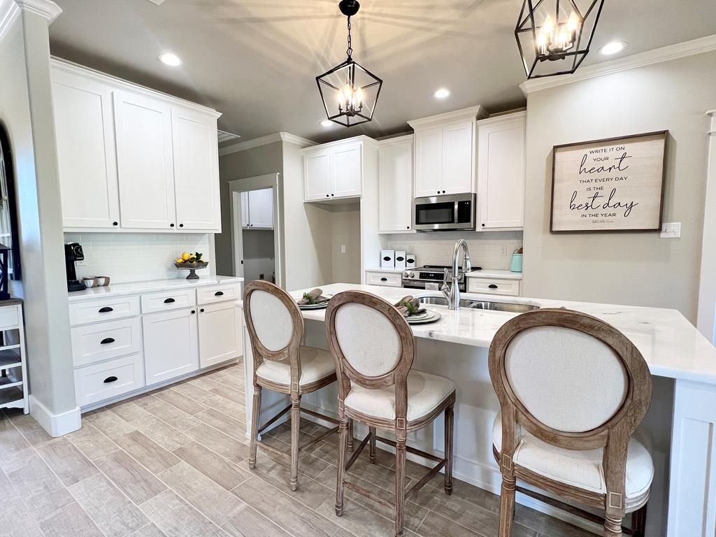 Image 8 of property listing at 1328 Stone Ledge Lane, San Angelo, TX 76904