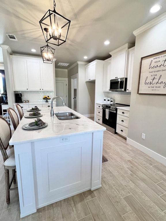 Image 9 of property listing at 1328 Stone Ledge Lane, San Angelo, TX 76904