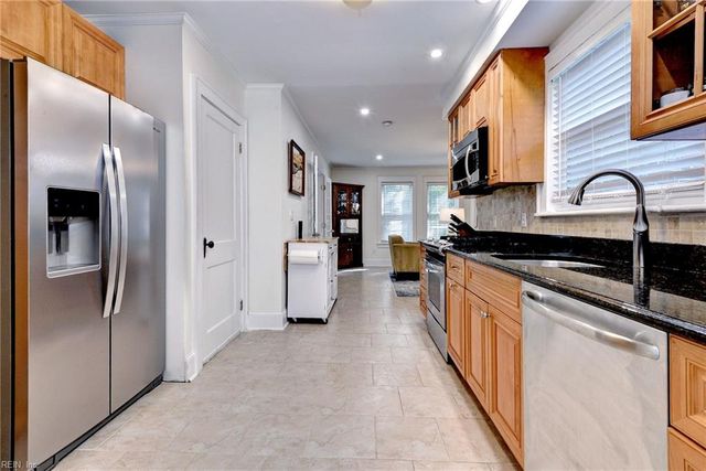 606 River RD, Newport News, VA 23601