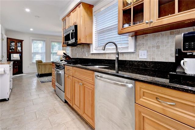 606 River RD, Newport News, VA 23601