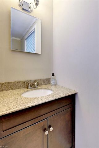 606 River RD, Newport News, VA 23601