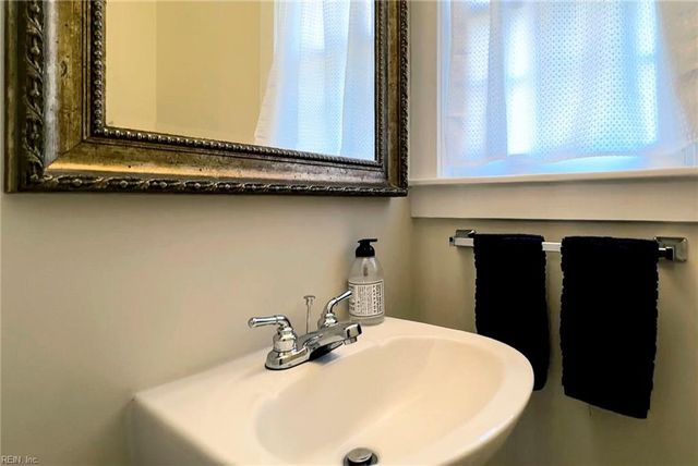 606 River RD, Newport News, VA 23601