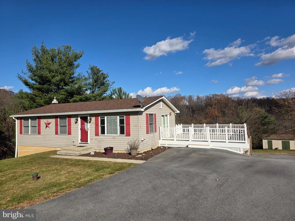 4509 OAKLEIGH DR, Manchester, MD 21102