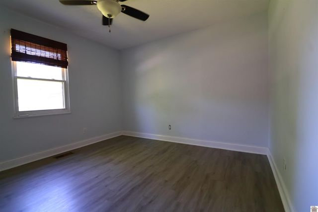 5701 Oakhaven Dr, Paducah, KY 42003