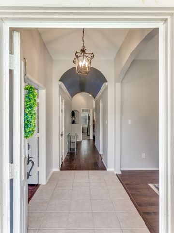 10505 Stonehill Drive, Benbrook, TX 76126