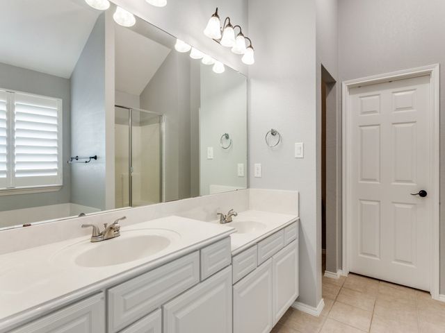 10505 Stonehill Drive, Benbrook, TX 76126