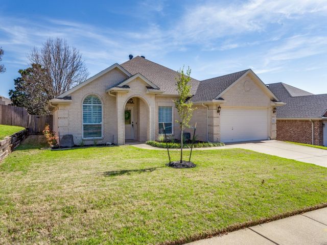 10505 Stonehill Drive, Benbrook, TX 76126