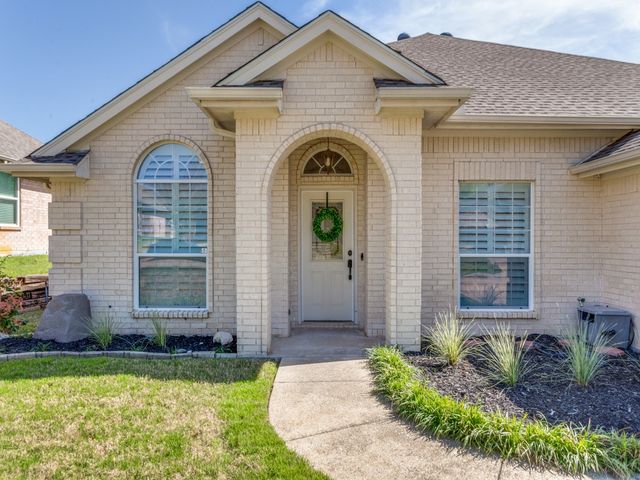 10505 Stonehill Drive, Benbrook, TX 76126