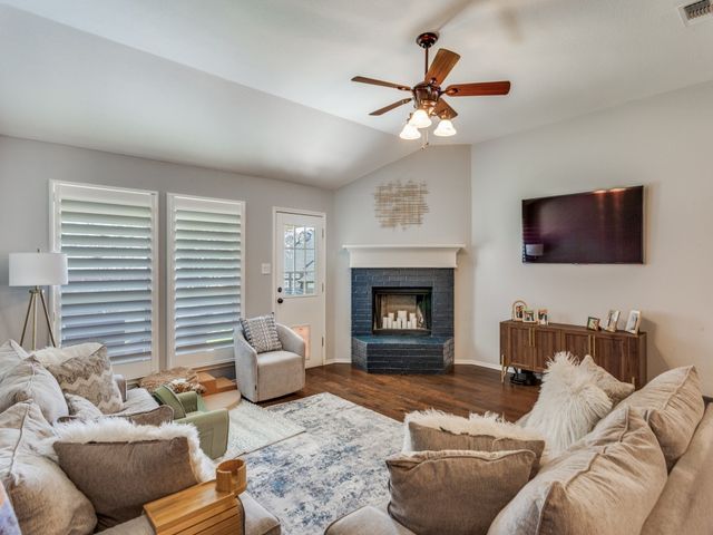 10505 Stonehill Drive, Benbrook, TX 76126