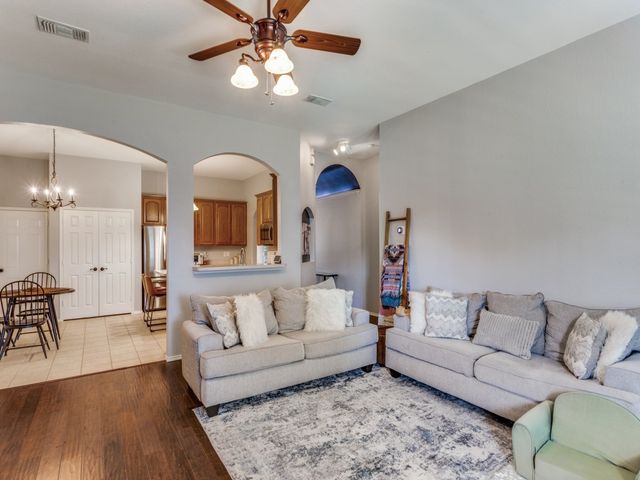 10505 Stonehill Drive, Benbrook, TX 76126