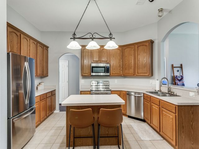 10505 Stonehill Drive, Benbrook, TX 76126