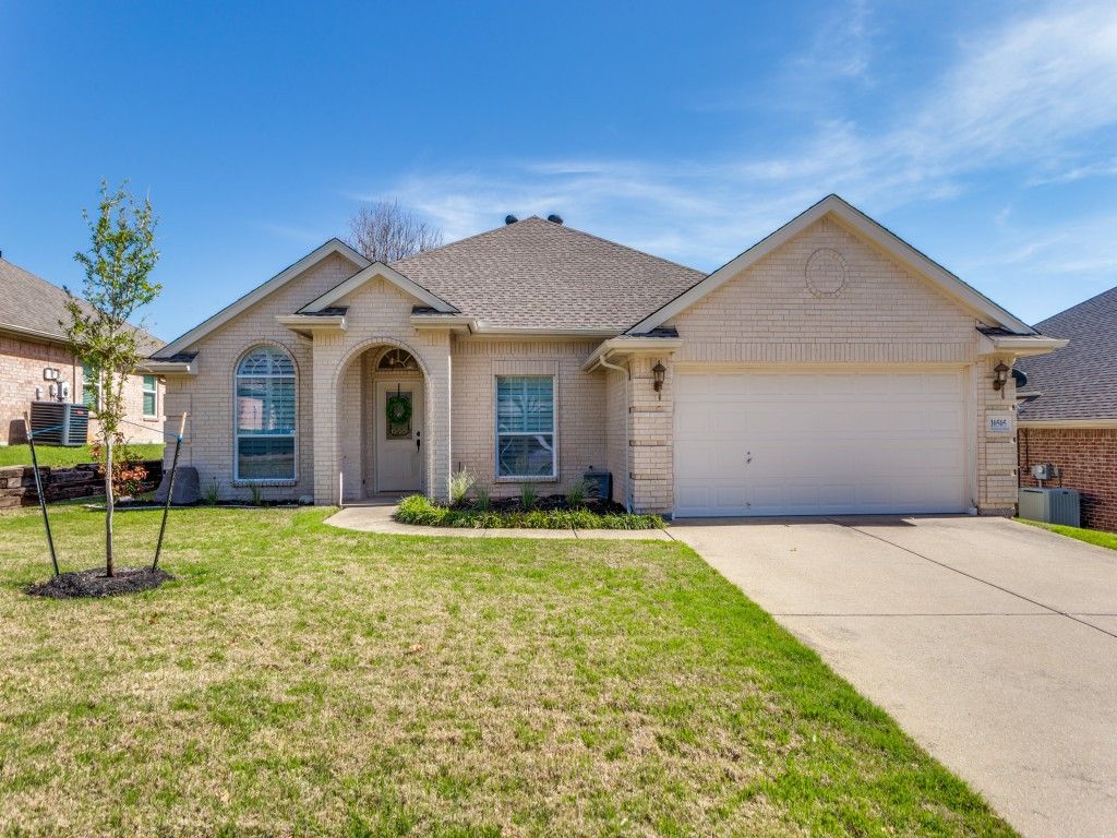 10505 Stonehill Drive, Benbrook, TX 76126