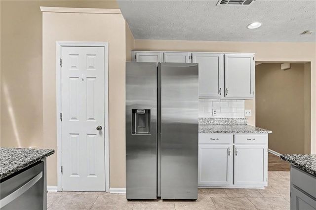 1975 Wynhurst Crossing, Stone Mountain, GA 30088