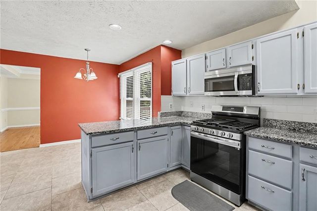 1975 Wynhurst Crossing, Stone Mountain, GA 30088