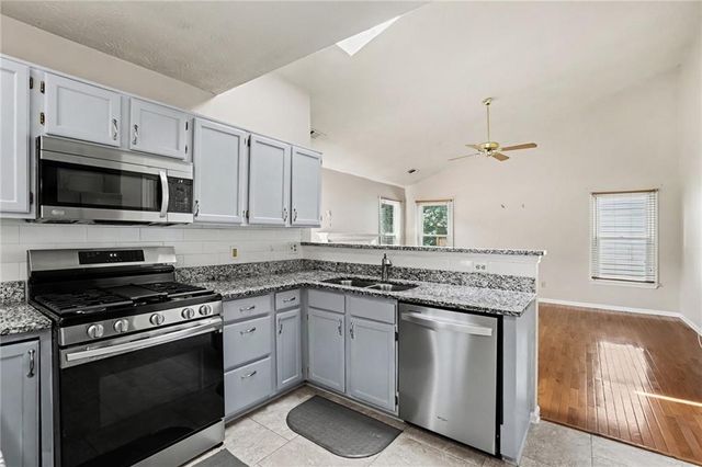1975 Wynhurst Crossing, Stone Mountain, GA 30088