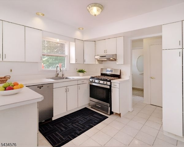 47 Schoener Rd, East Hanover Twp., NJ 07936