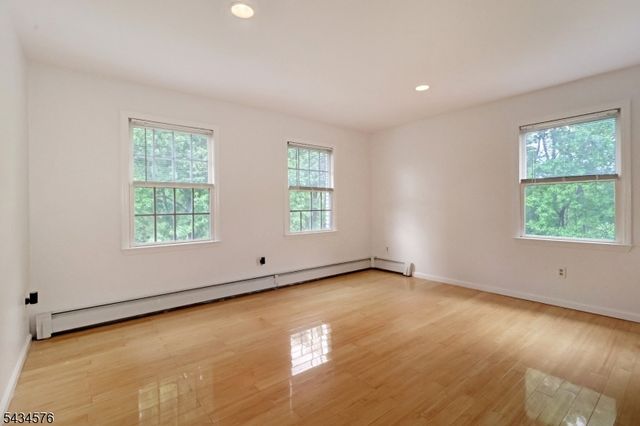 47 Schoener Rd, East Hanover Twp., NJ 07936