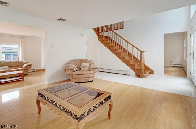 47 Schoener Rd, East Hanover Twp., NJ 07936