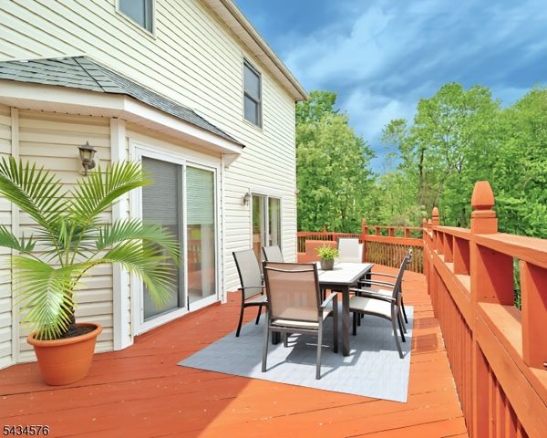 47 Schoener Rd, East Hanover Twp., NJ 07936