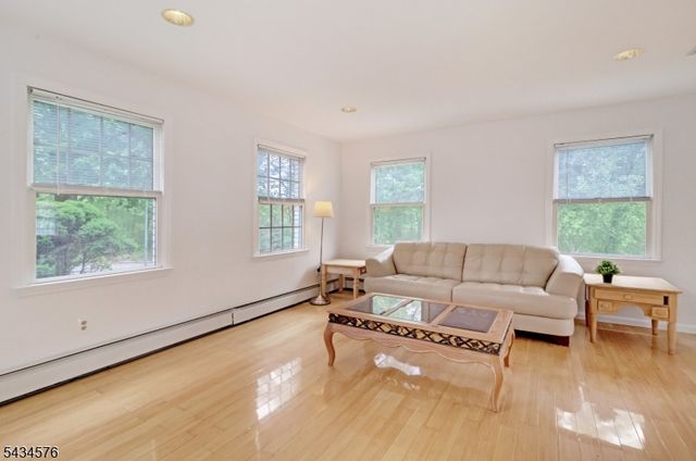 47 Schoener Rd, East Hanover Twp., NJ 07936