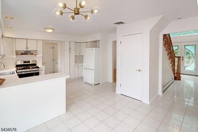 47 Schoener Rd, East Hanover Twp., NJ 07936