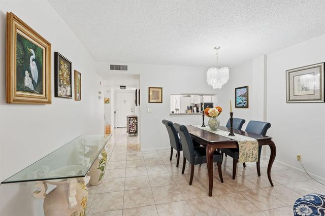 3146 Via Poinciana 307, Lake Worth, FL 33467