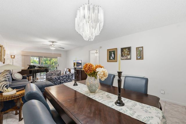 3146 Via Poinciana 307, Lake Worth, FL 33467