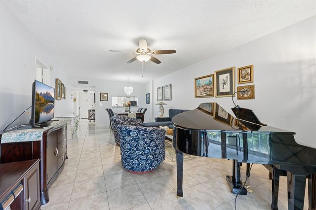3146 Via Poinciana 307, Lake Worth, FL 33467