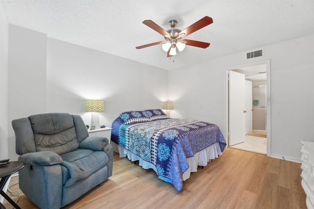 3146 Via Poinciana 307, Lake Worth, FL 33467