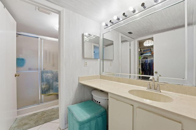 3146 Via Poinciana 307, Lake Worth, FL 33467